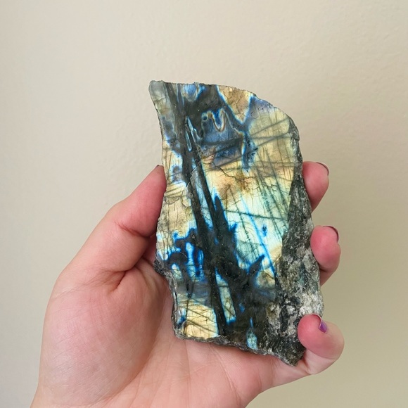 Labradorite - Picture 7 of 12